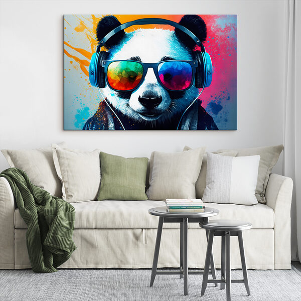 Ein Panda mit Kopfhörern und Sonnenbrille Ein Panda mit Kopfhörern und Sonnenbrille