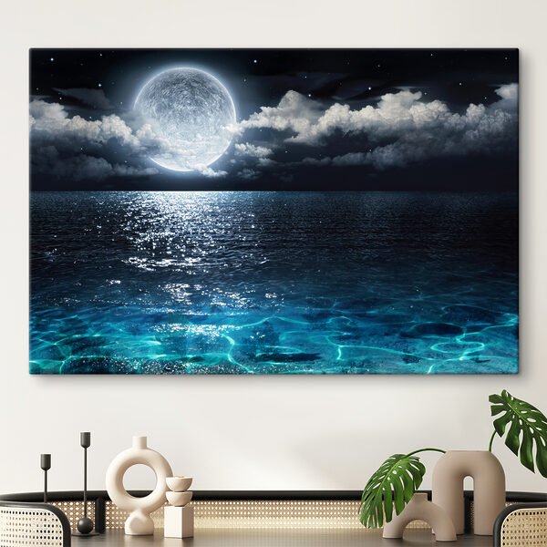 Ein Mond über dem nächtlichen Wasser Ein Mond über dem nächtlichen Wasser