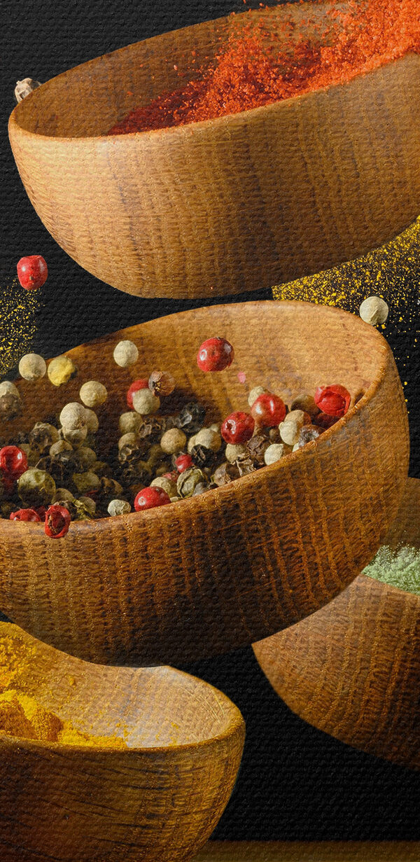 Eine Gruppe von Schalen mit Gewürzen und Kräutern Eine Gruppe von Schalen mit Gewürzen und Kräutern