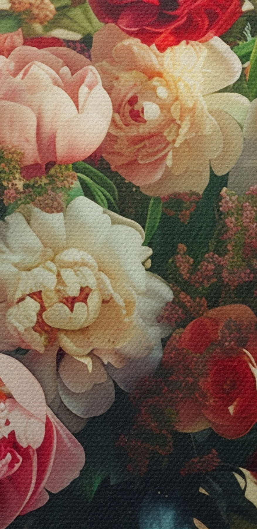 Eine Vase mit Blumen auf einem Tisch