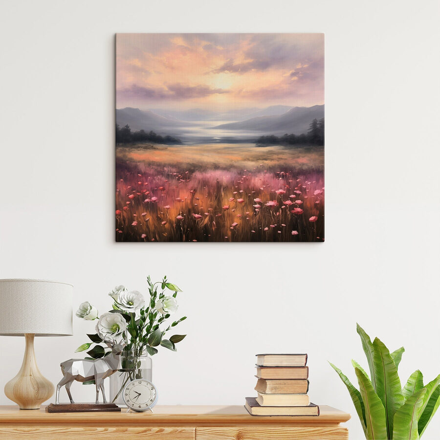 Blumenfeld mit Bergen im Hintergrund