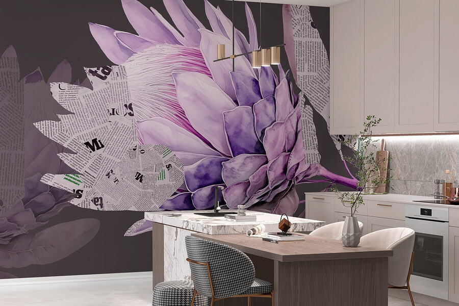 Lila Blume mit Zeitung