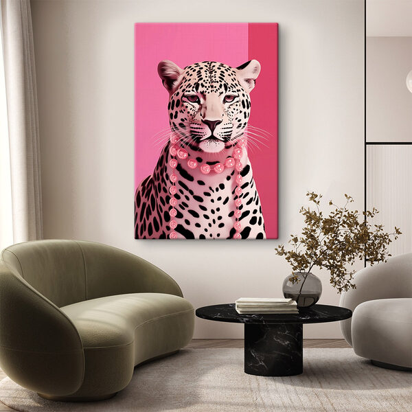 Leopard mit einer Halskette Leopard mit einer Halskette
