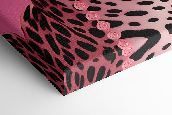 Leopard mit einer Halskette Leopard mit einer Halskette