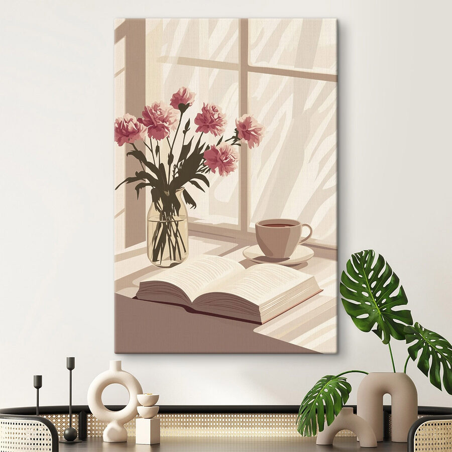Buch und eine Vase mit Blumen