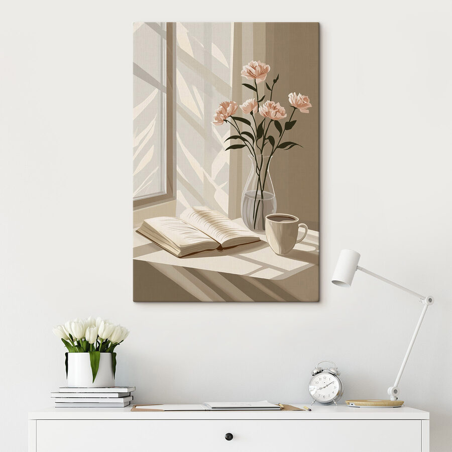 Buch und eine Vase mit Blumen