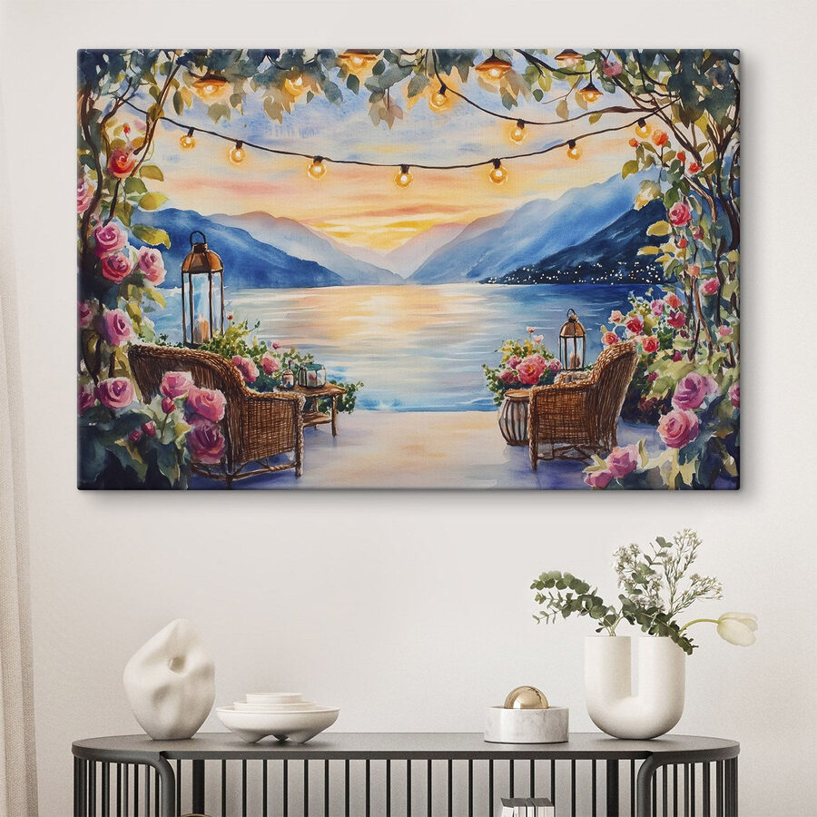 Aquarell einer Terrasse mit Stühlen und Blumen und Lichtern von einer Schnur