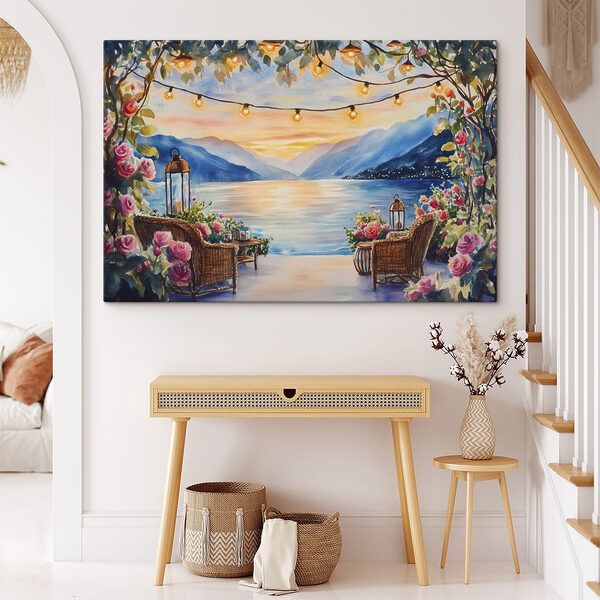 Aquarell einer Terrasse mit Stühlen und Blumen und Lichtern von einer Schnur Aquarell einer Terrasse mit Stühlen und Blumen und Lichtern von einer Schnur