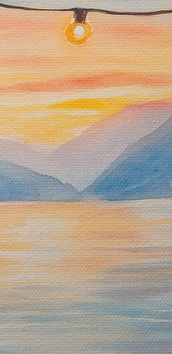Aquarell einer Terrasse mit Stühlen und Blumen und Lichtern von einer Schnur Aquarell einer Terrasse mit Stühlen und Blumen und Lichtern von einer Schnur