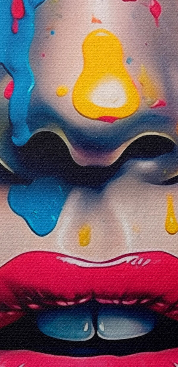 Frau mit Farbe im Gesicht Frau mit Farbe im Gesicht