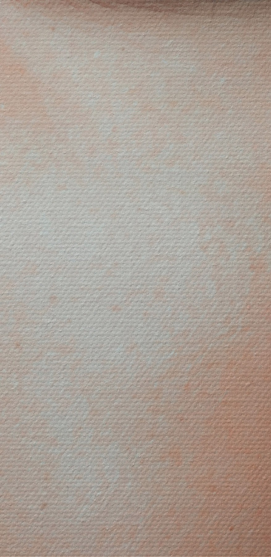 Frau’s Gesicht mit einem zerrissenen Papier
