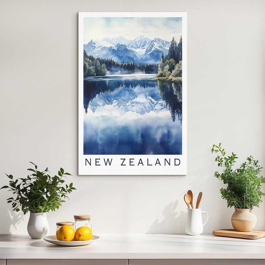 Aquarell eines Sees mit Bäumen und Bergen im Hintergrund