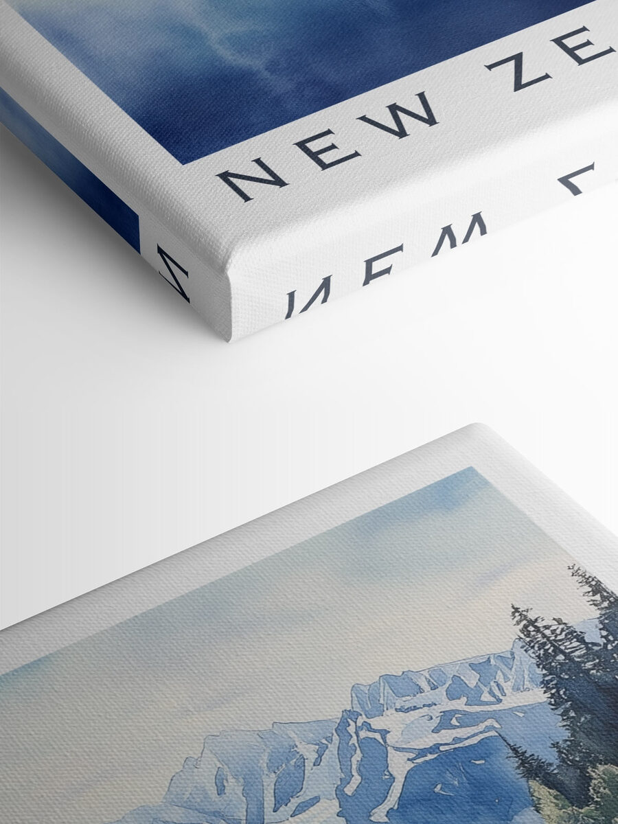 Aquarell eines Sees mit Bäumen und Bergen im Hintergrund