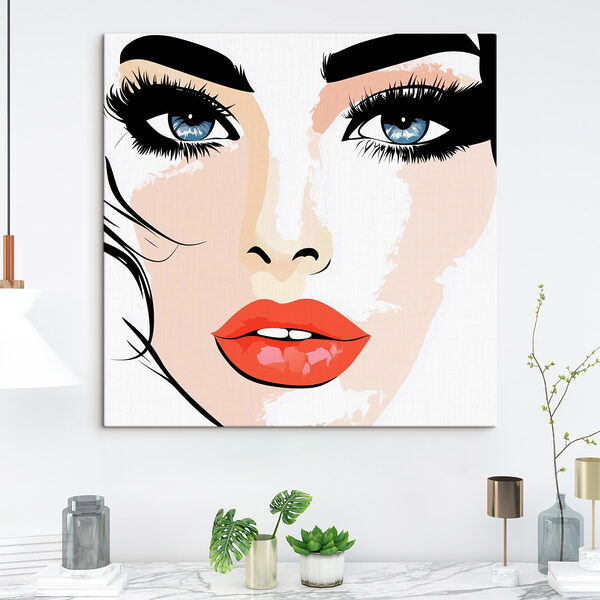 Frau’s Gesicht mit Make-up und roten Lippen Frau’s Gesicht mit Make-up und roten Lippen