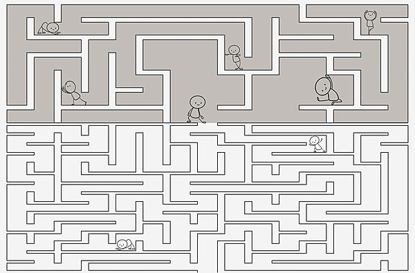 Labyrinth mit Menschen, die auf dem Boden laufen Labyrinth mit Menschen, die auf dem Boden laufen