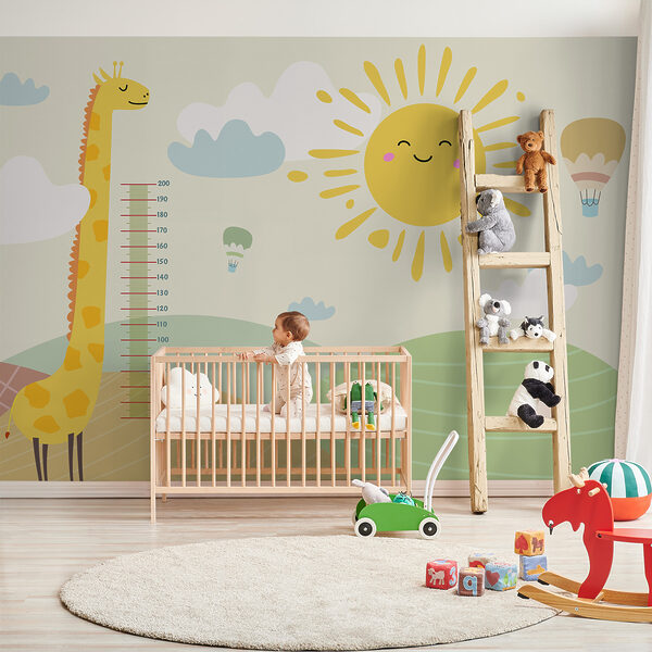 Eine Giraffe, die auf einem Feld mit Sonne und Wolken steht Eine Giraffe, die auf einem Feld mit Sonne und Wolken steht