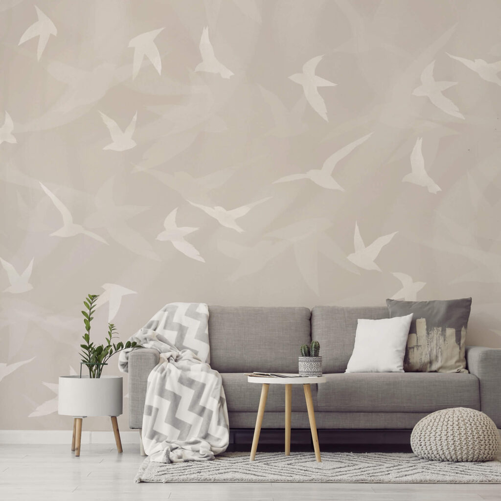 Weiße Vögel fliegen durch die Luft