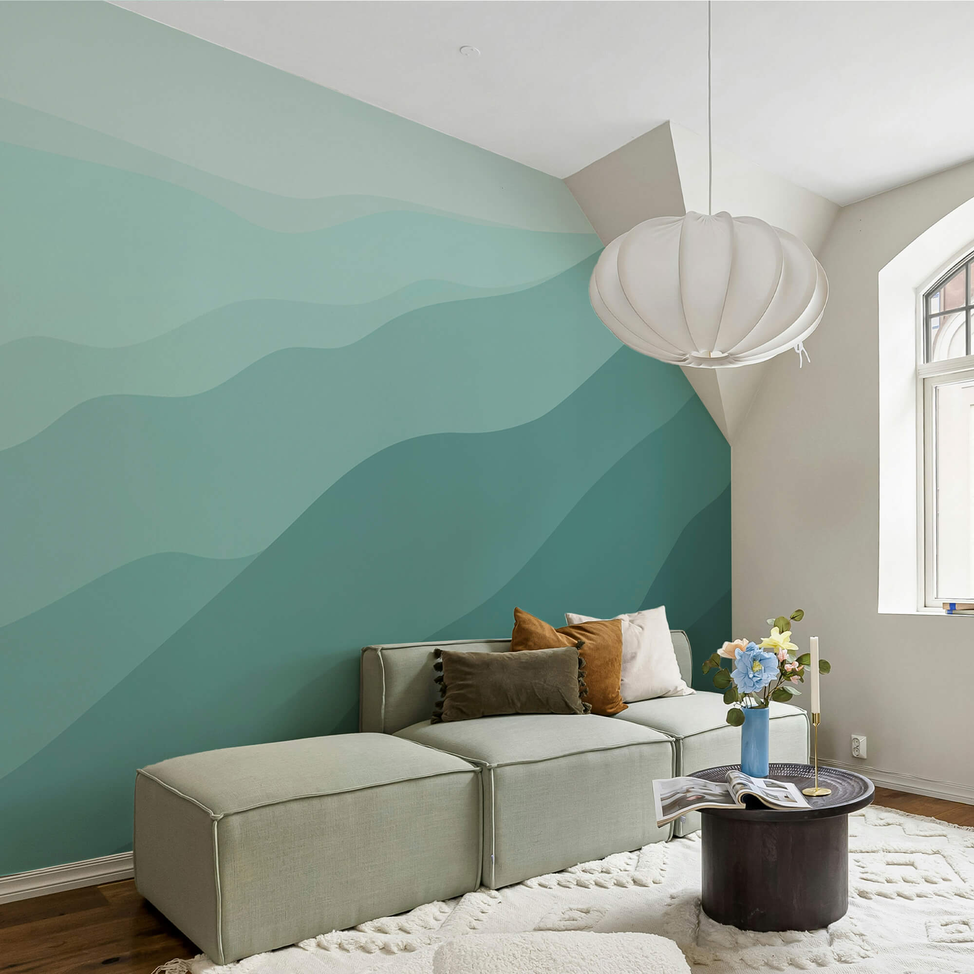 Grüne Hügel mit blauem Himmel