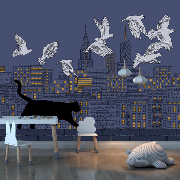 Katze, die auf einer Mauer läuft, während am Himmel Vögel fliegen Katze, die auf einer Mauer läuft, während am Himmel Vögel fliegen