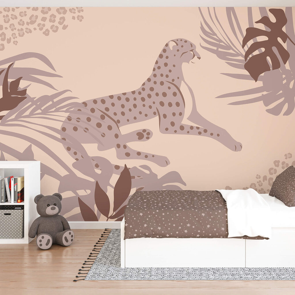 Gepard liegend mit Pflanzen Gepard liegend mit Pflanzen