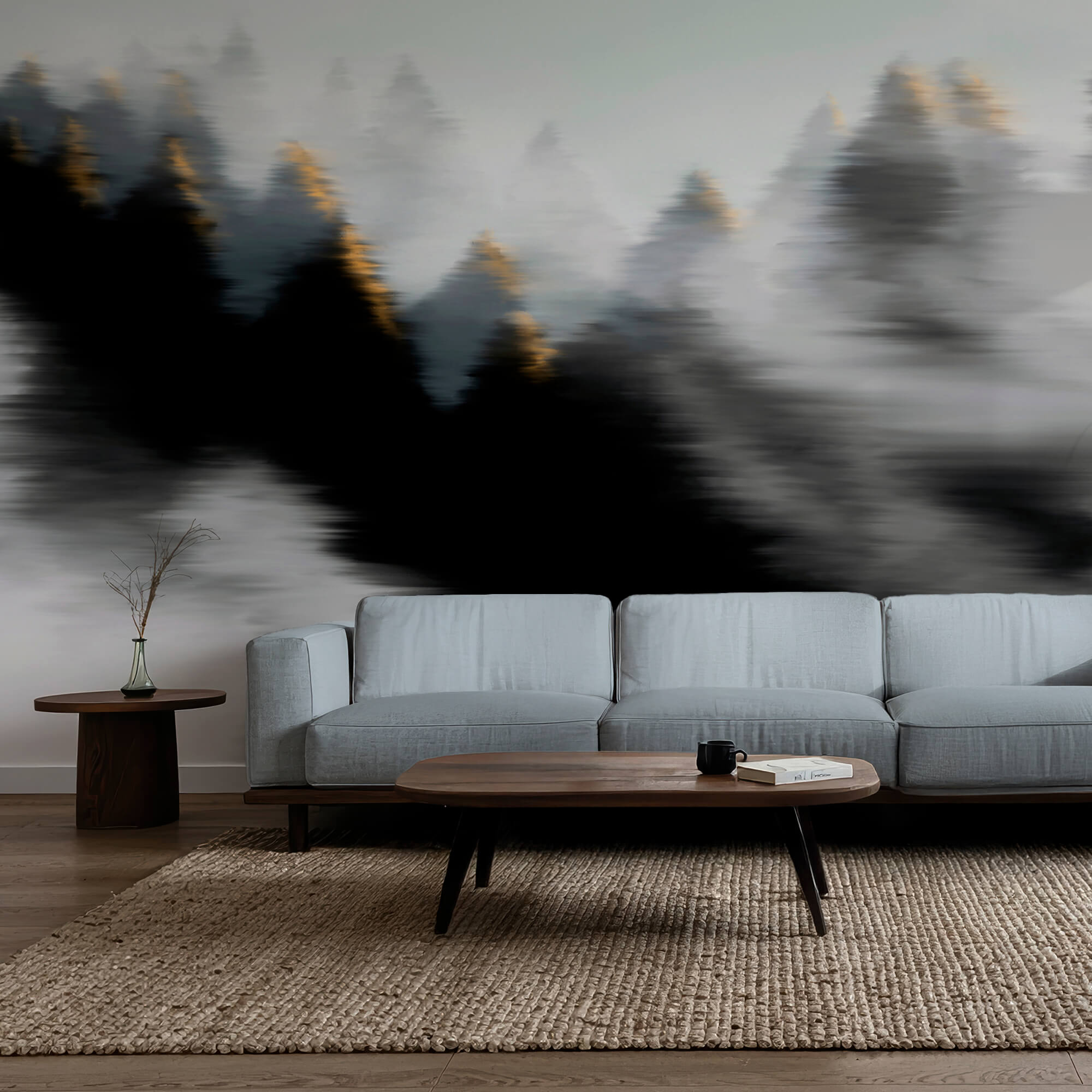 Nebliger Wald mit Bäumen