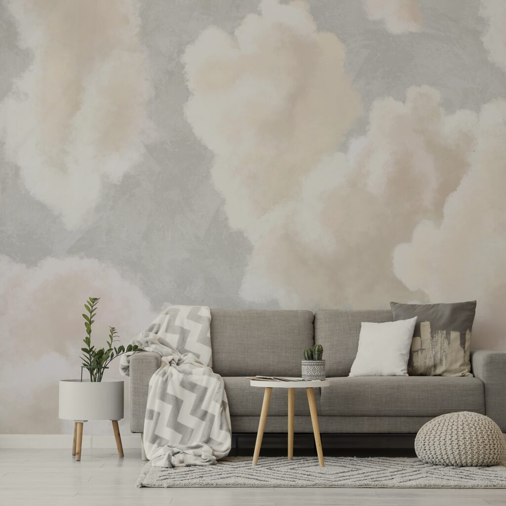 Sanfte Wolken treiben in einem heiteren Himmel