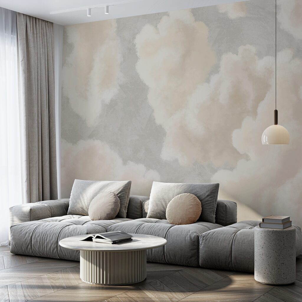 Sanfte Wolken treiben in einem heiteren Himmel