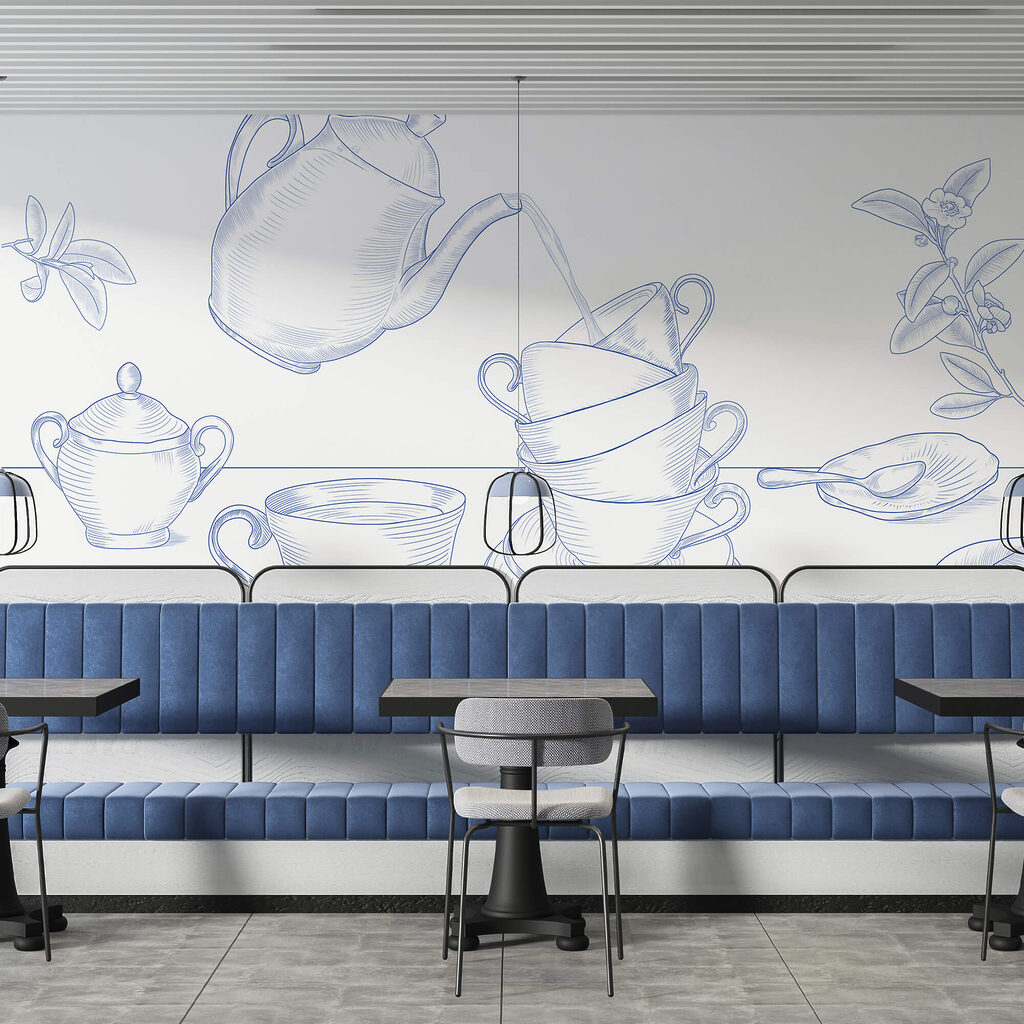 Teekanne, die in einen Stapel Teetassen gießt Teekanne, die in einen Stapel Teetassen gießt