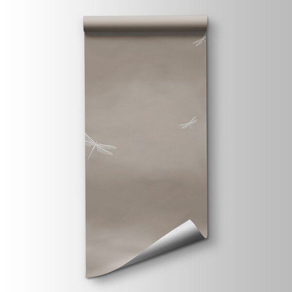 A dragonflies flying in the sky