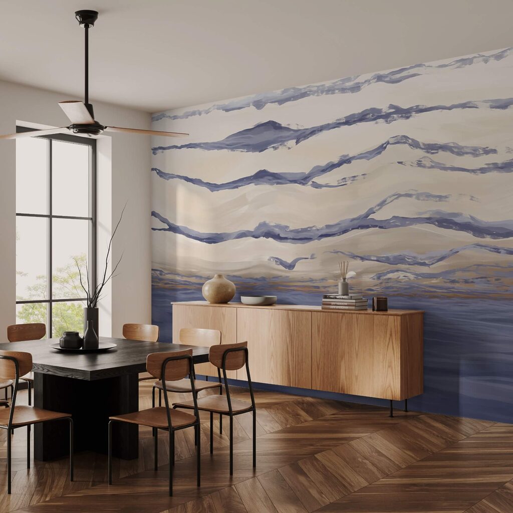 Wasser mit Wellen und fliegenden Vögeln