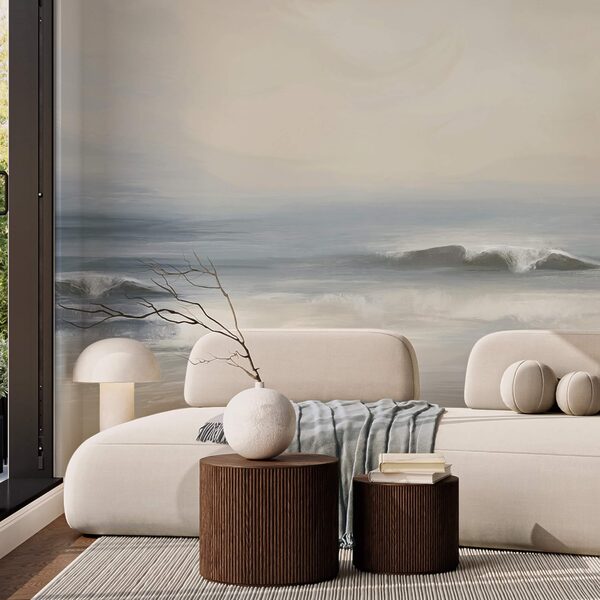 Wellen, die an einem Strand brechen Wellen, die an einem Strand brechen