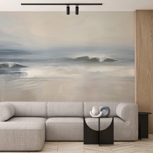 Wellen, die an einem Strand brechen Wellen, die an einem Strand brechen