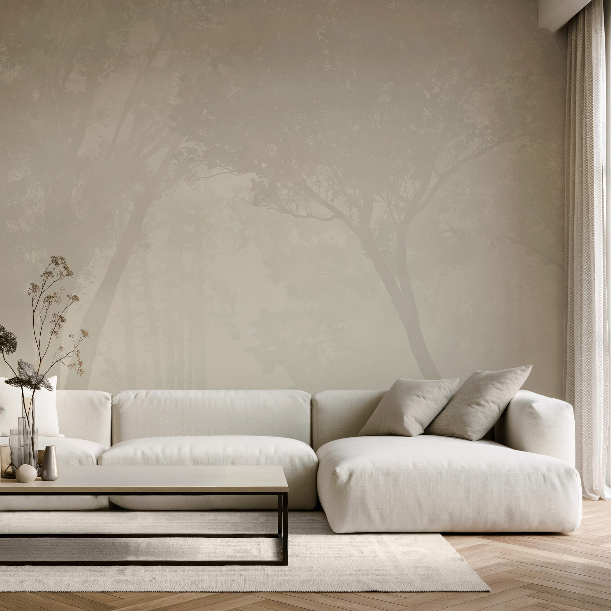 Nebelverhangener Wald mit Bäumen