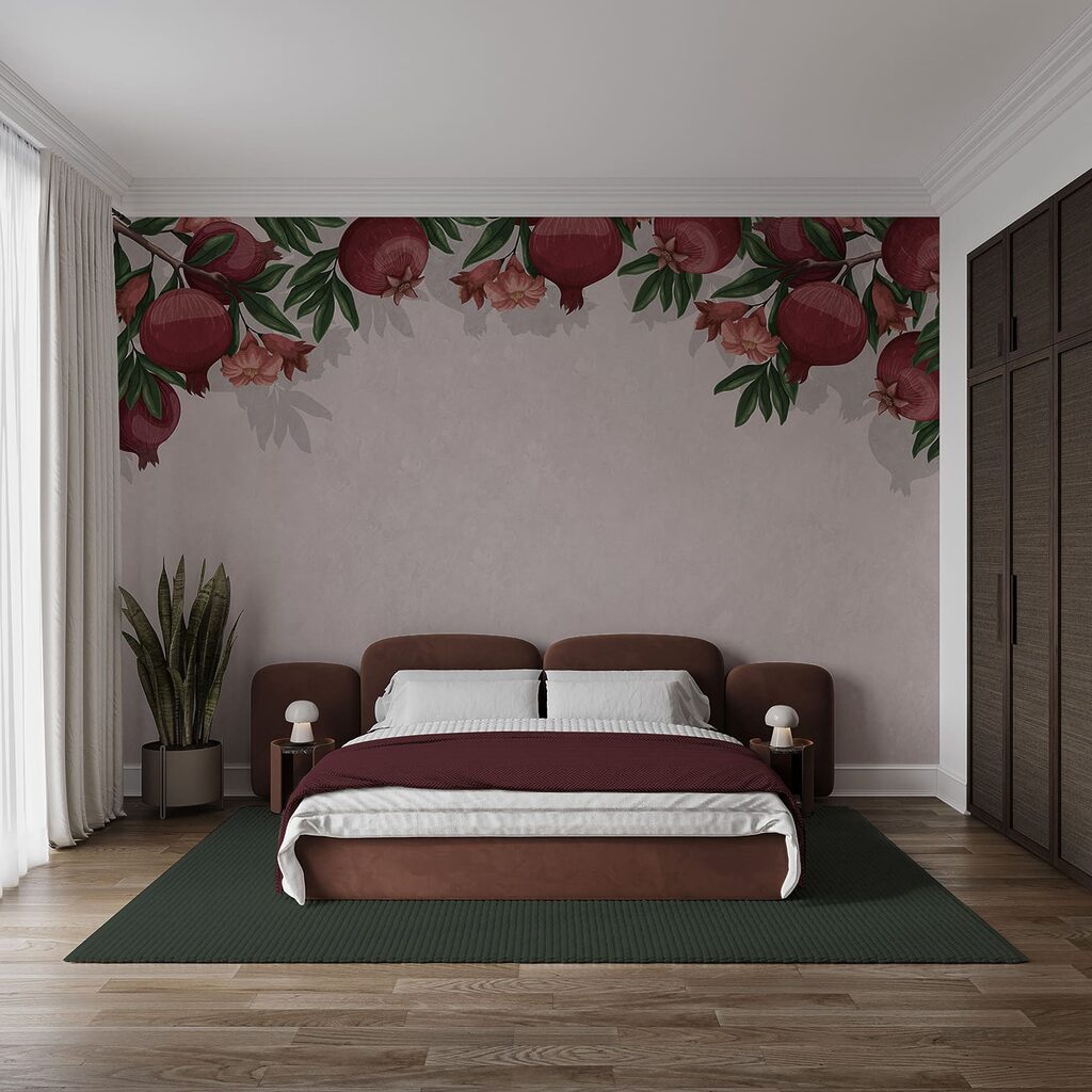 Tapete mit einem Muster aus roten Früchten und Blumen Tapete mit einem Muster aus roten Früchten und Blumen