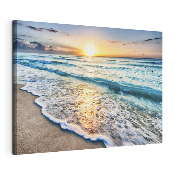 Ein Strand mit Wellen und einem Sonnenuntergang Wandbilder Ein Strand mit Wellen und einem Sonnenuntergang