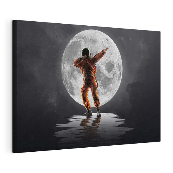 Mann im orangefarbenen Anzug vor einem Vollmond stehend Wandbilder Mann im orangefarbenen Anzug vor einem Vollmond stehend