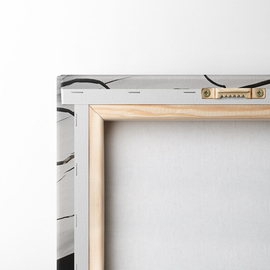 Fluid patterns in striking contrast