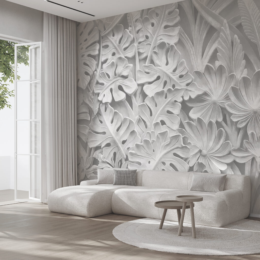 Weiße Wand mit Blumen und Blättern