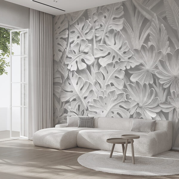 Weiße Wand mit Blumen und Blättern