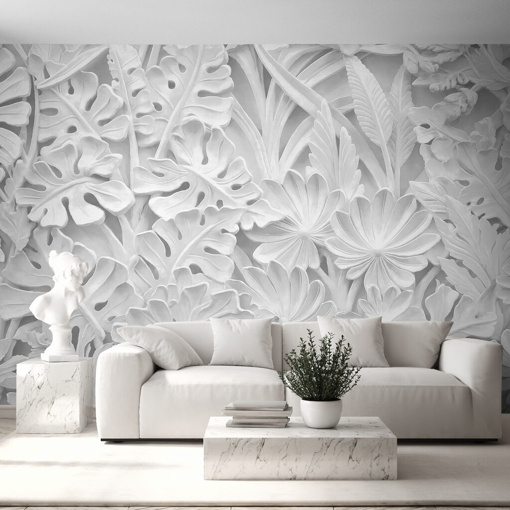 Weiße Wand mit Blumen und Blättern