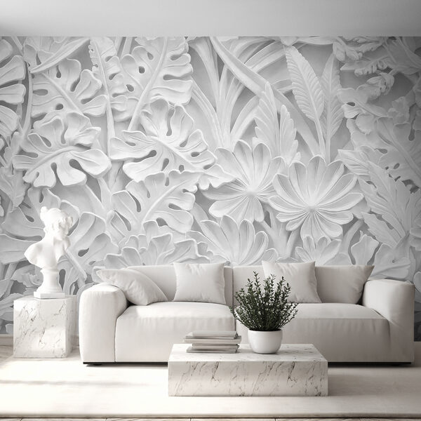 Weiße Wand mit Blumen und Blättern