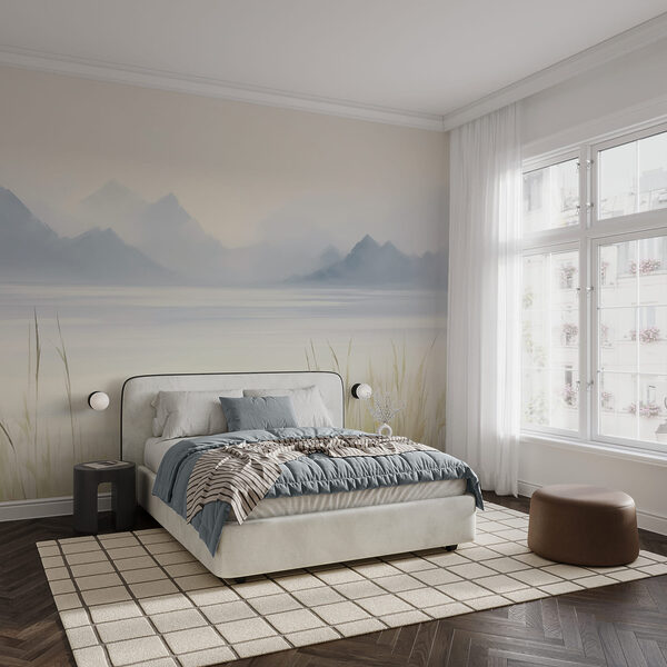 Nebelige Landschaft mit Bergen und Wasser Nebelige Landschaft mit Bergen und Wasser