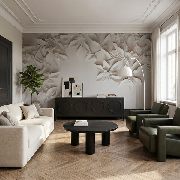 Weiße Wand mit weißen Blüten und Blättern