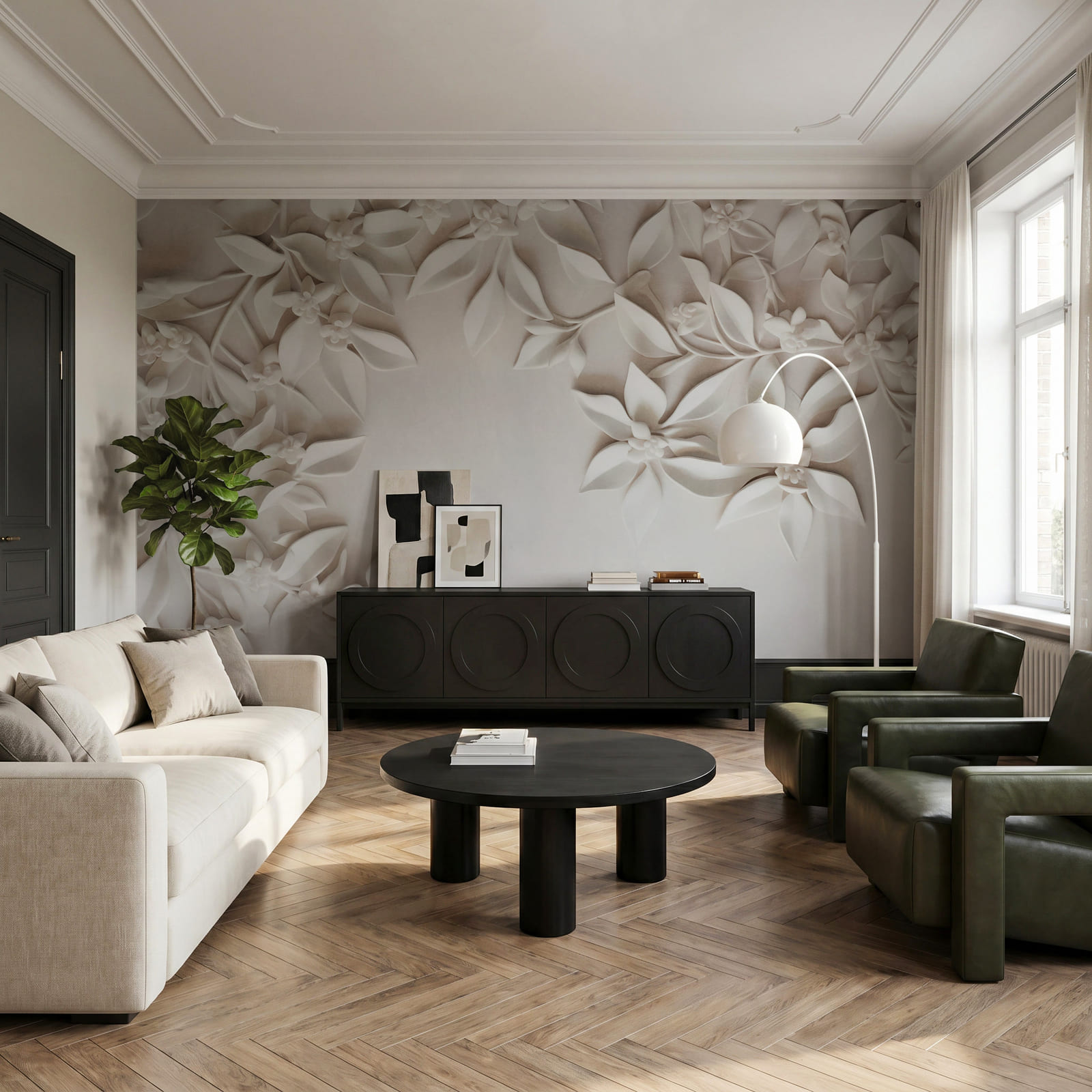 Weiße Wand mit weißen Blüten und Blättern