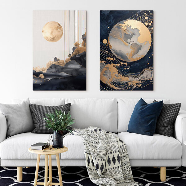 Two paintings of the moon and the moon Two paintings of the moon and the moon